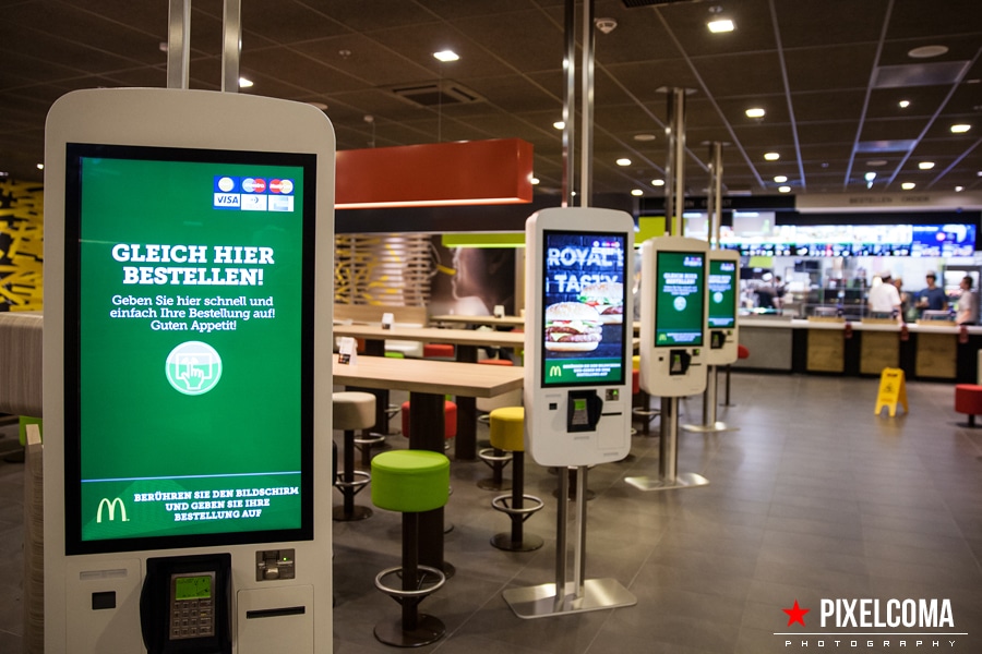 Die Bestellterminals in der neuen Filiale.